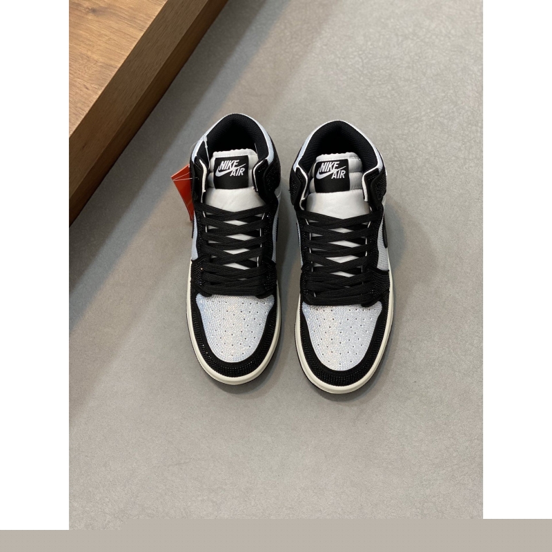 l**is V*t*n sneakers